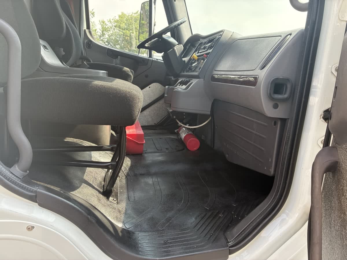 2019 Freightliner M2 106 in Newark, NJ — photo 8
