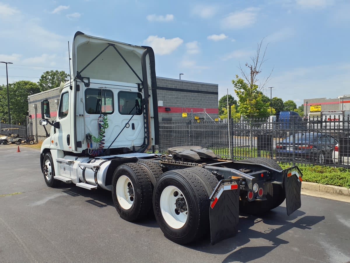 2019 Freightliner Cascadia in Atlanta, GA — photo 4