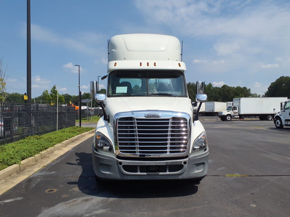 2019 Freightliner Cascadia in Atlanta, GA — photo 2