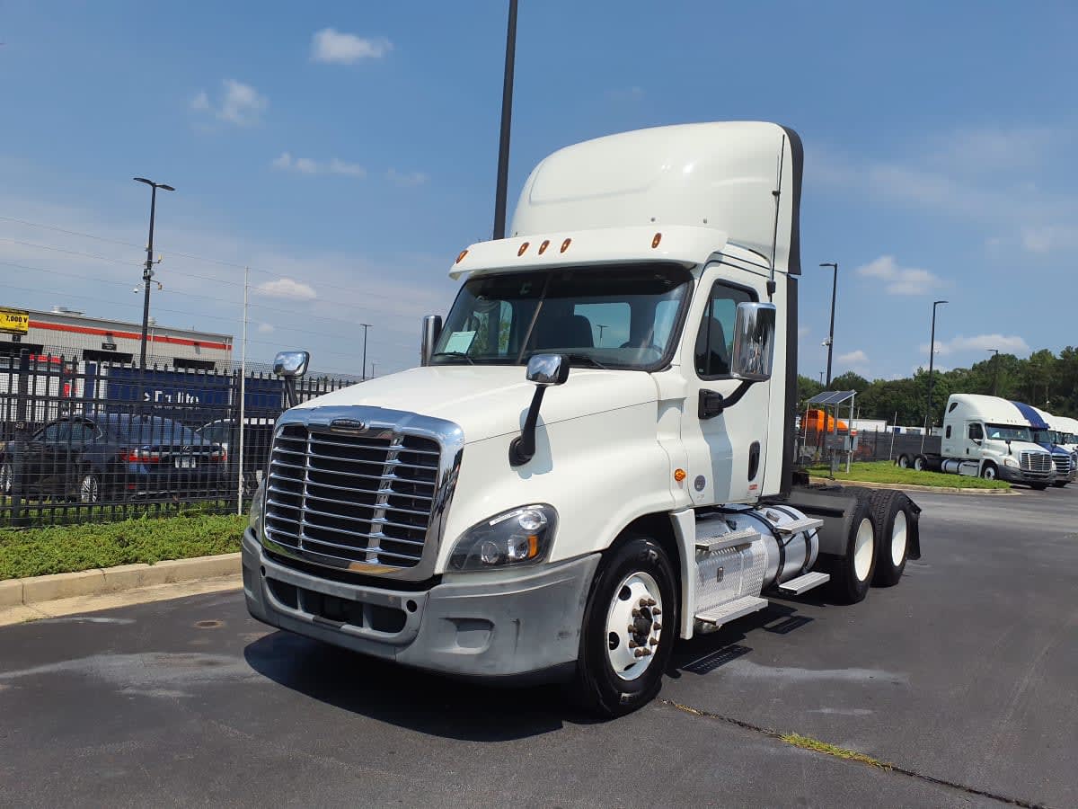2019 Freightliner Cascadia in Atlanta, GA — photo 3