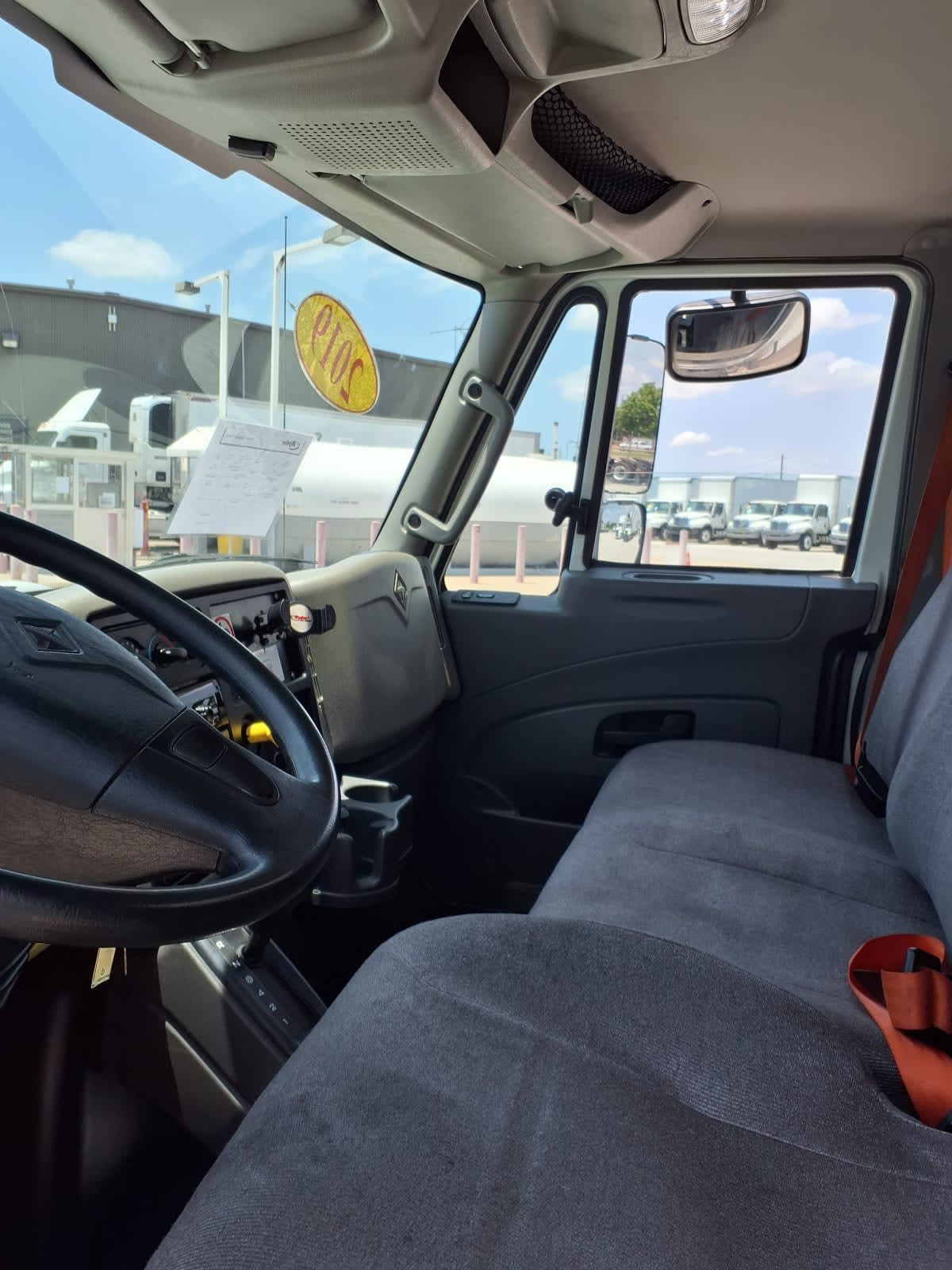 2019 Navistar International 4300 870239