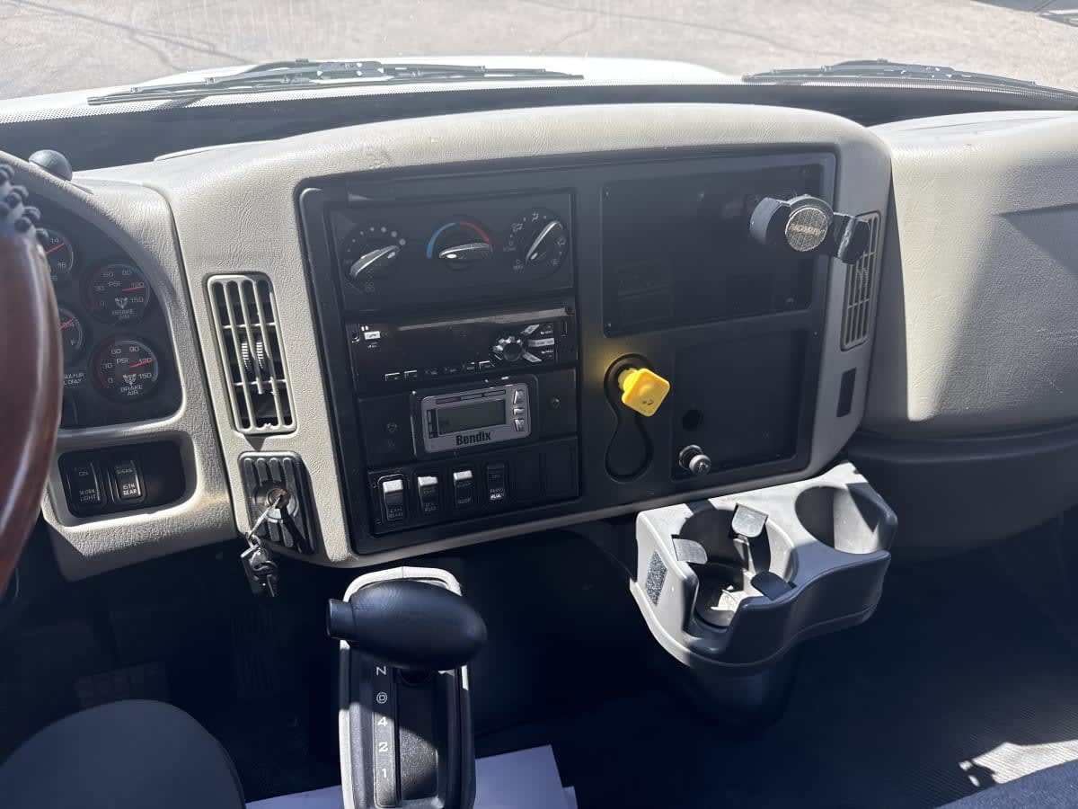 2019 Navistar International 4300 870261