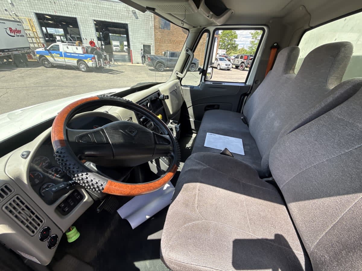 2019 Navistar International 4300 870261