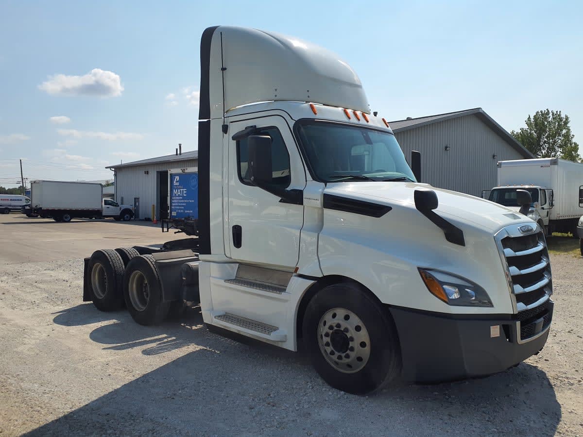 2019 Freightliner Cascadia in Indianapolis, IN — photo 3