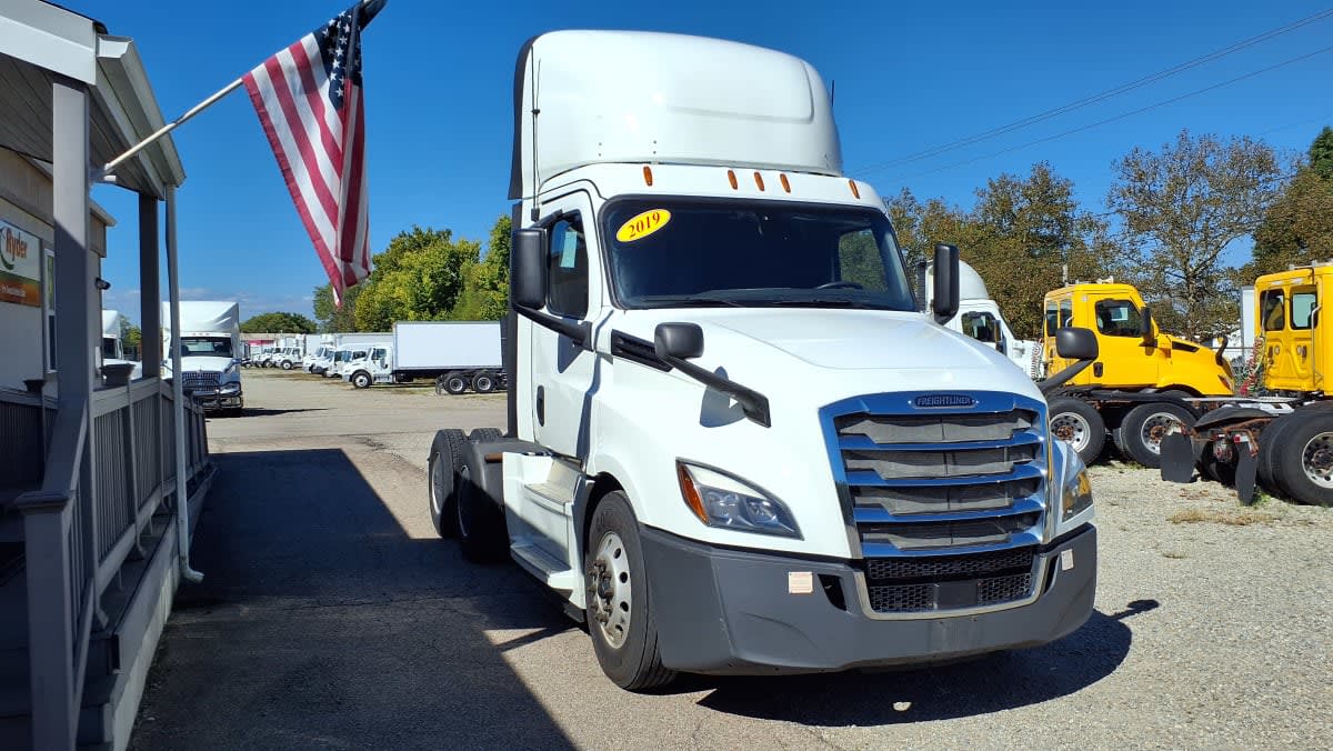 2019 Freightliner/Mercedes NEW CASCADIA PX12664 870308