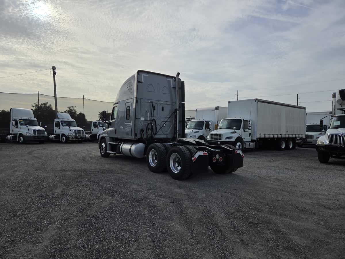 2019 Freightliner Cascadia in St. Rose, LA — photo 6