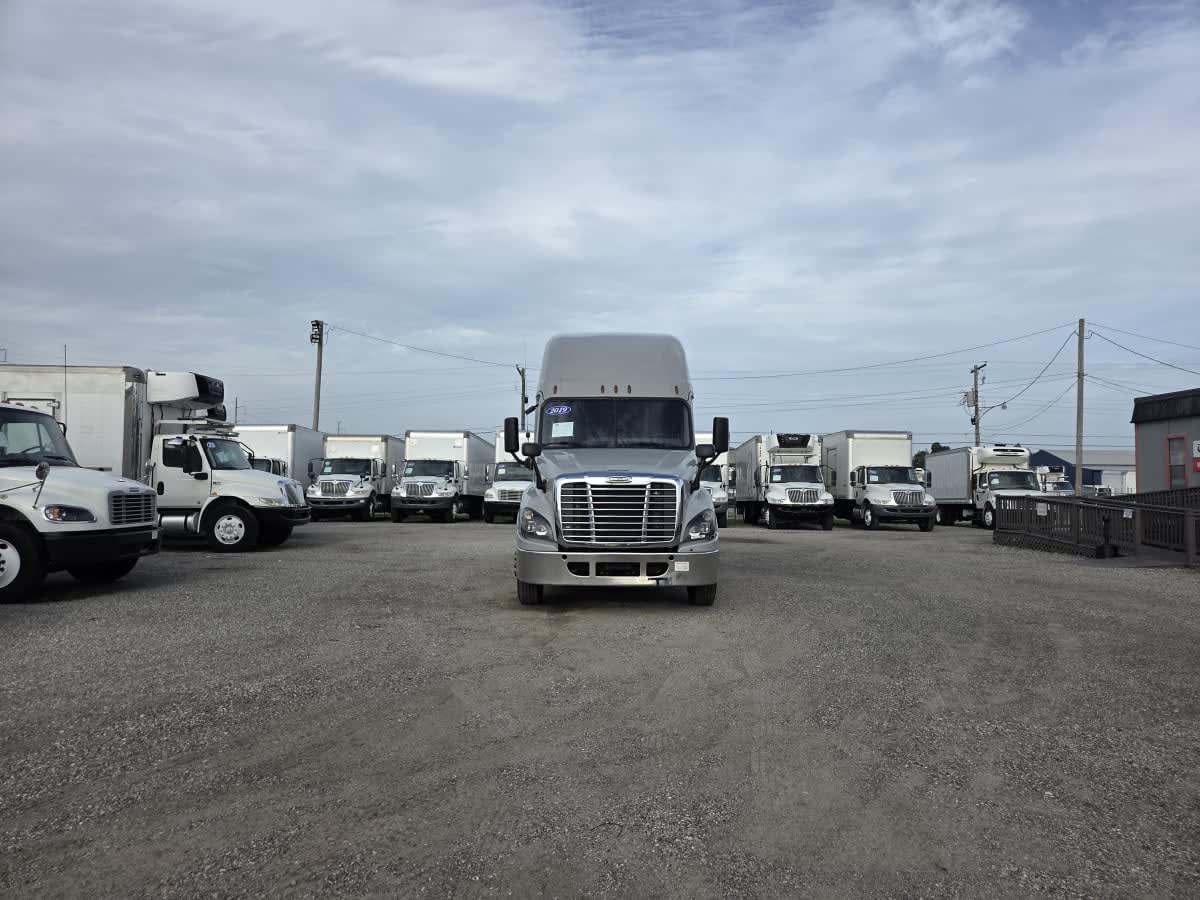 2019 Freightliner Cascadia in St. Rose, LA — photo 2