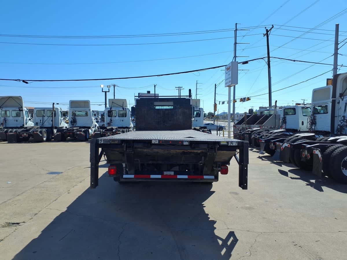 2019 Freightliner M2 106 in Dallas, TX — photo 5
