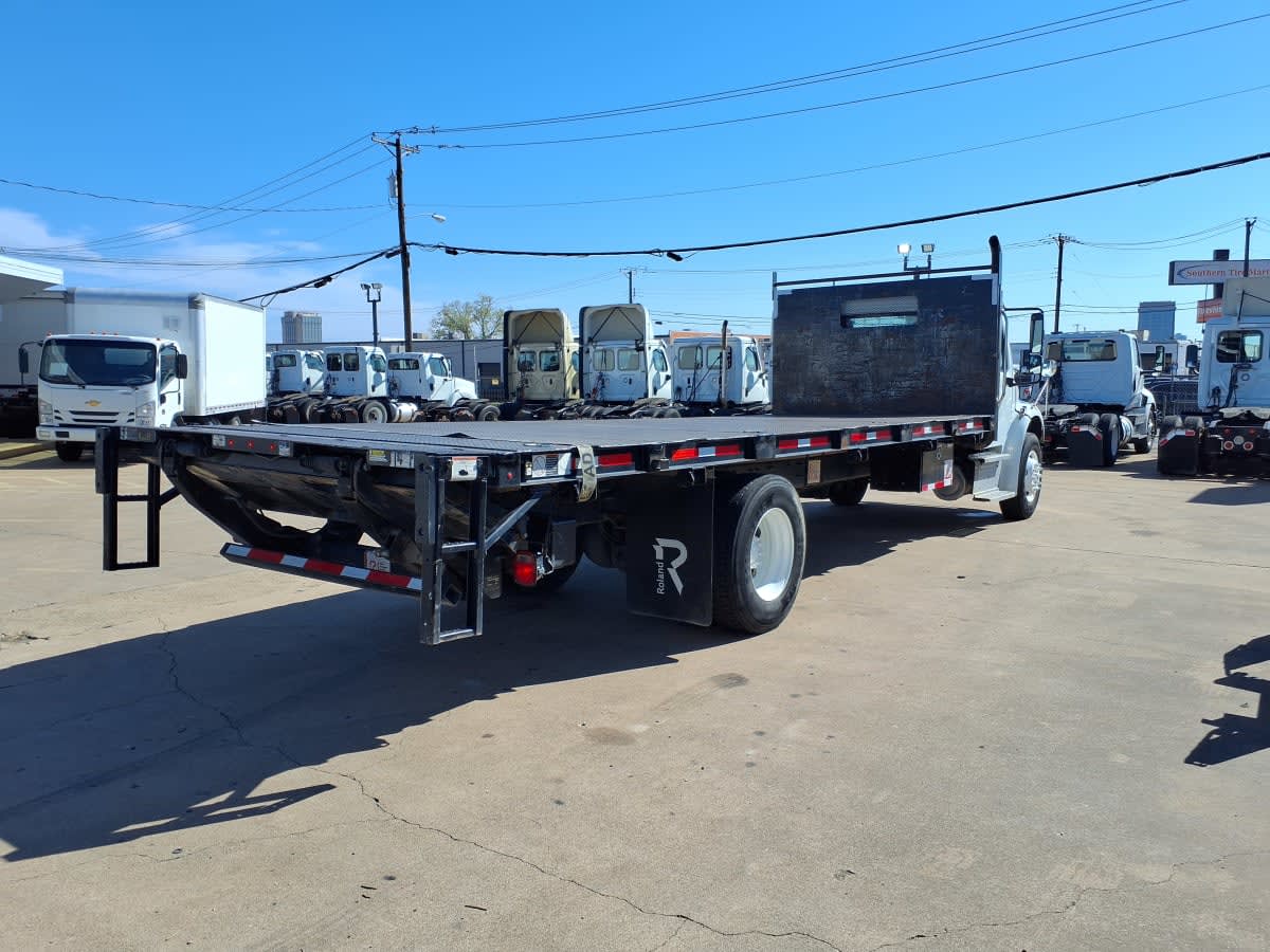 2019 Freightliner M2 106 in Dallas, TX — photo 4