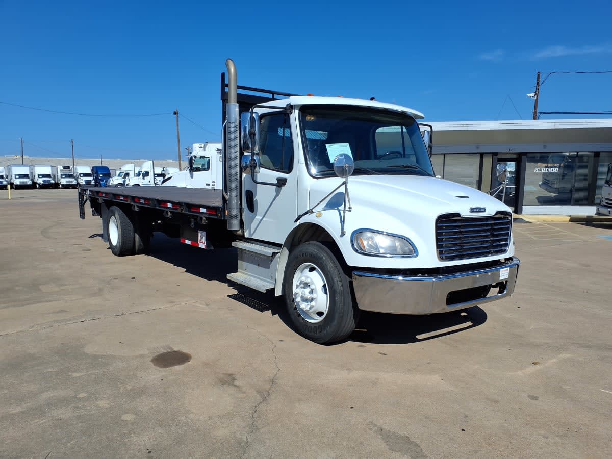 2019 Freightliner M2 106 in Dallas, TX — photo 3