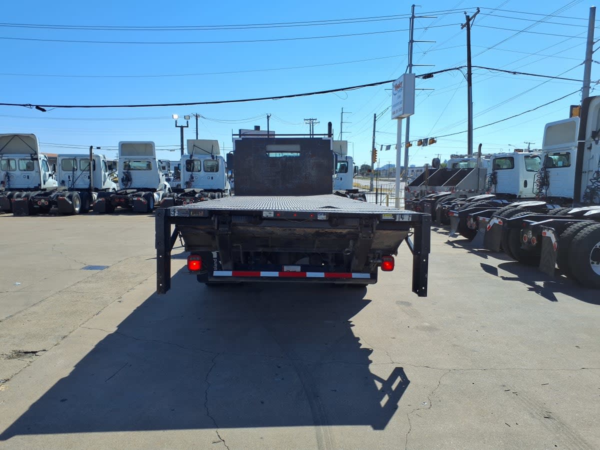 2019 Freightliner M2 106 in Dallas, TX — photo 8