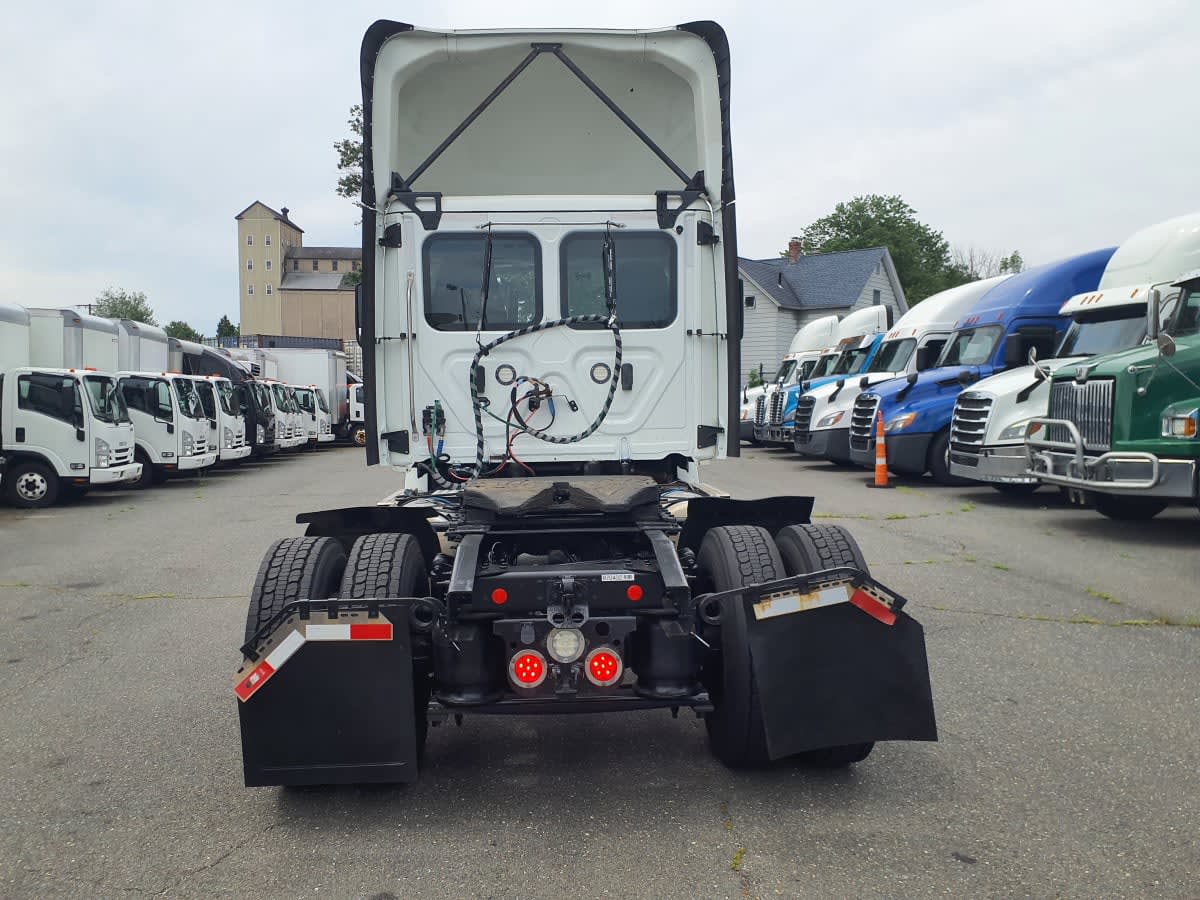 2019 Freightliner NEW CASCADIA 126 870432