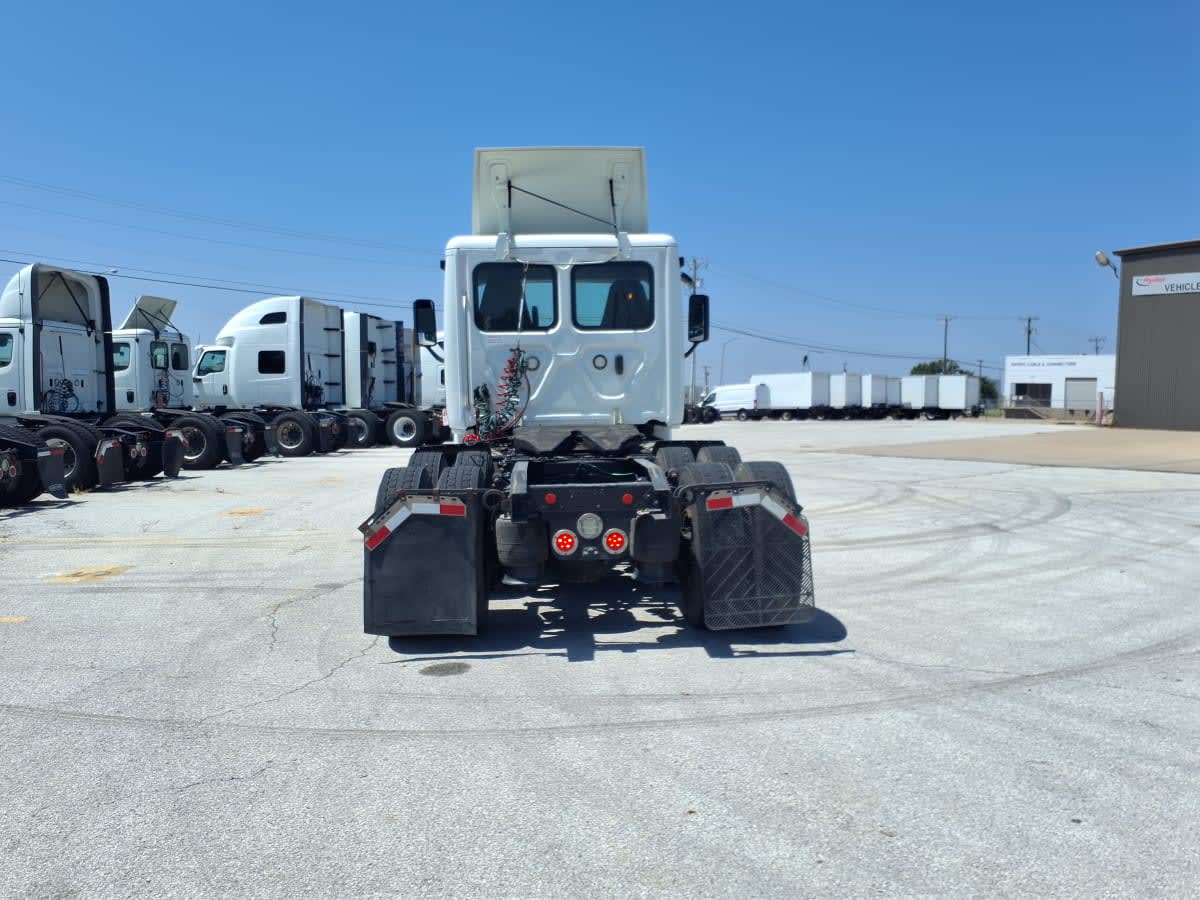 2019 Freightliner Cascadia in Fort Worth, TX — photo 5