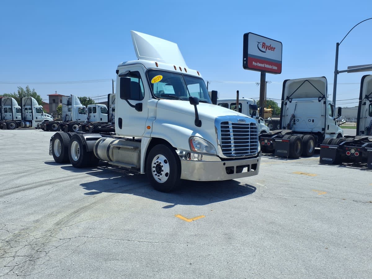 2019 Freightliner Cascadia in Fort Worth, TX — photo 3