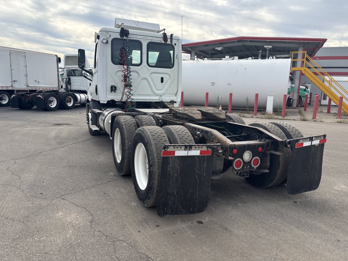 2019 Freightliner Cascadia in Taylor, MI — photo 6
