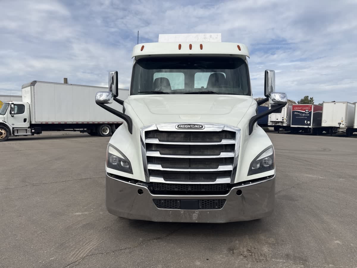 2019 Freightliner Cascadia in Taylor, MI — photo 2