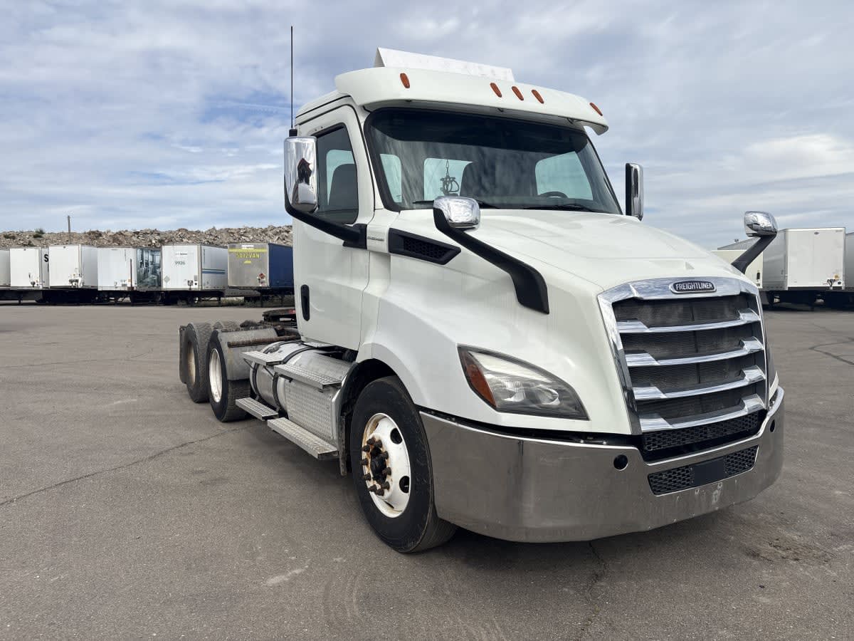 2019 Freightliner Cascadia in Taylor, MI — photo 3