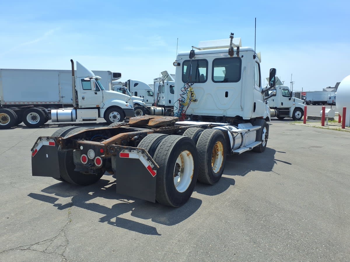 2019 Freightliner Cascadia in Taylor, MI — photo 4