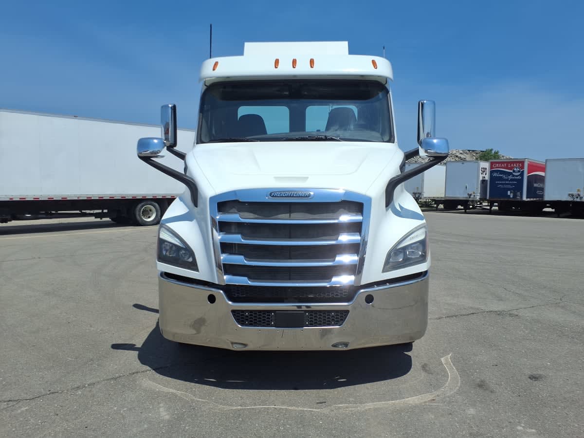 2019 Freightliner Cascadia in Taylor, MI — photo 2