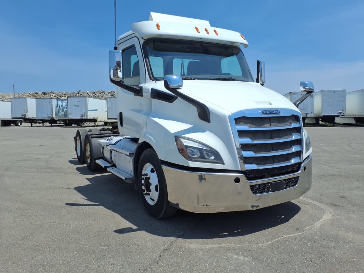 2019 Freightliner Cascadia in Taylor, MI — photo 3