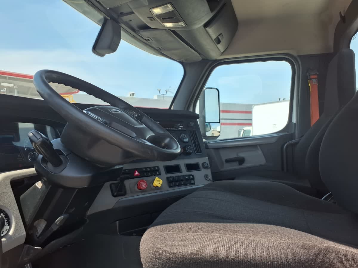 2019 Freightliner Cascadia in Taylor, MI — photo 7