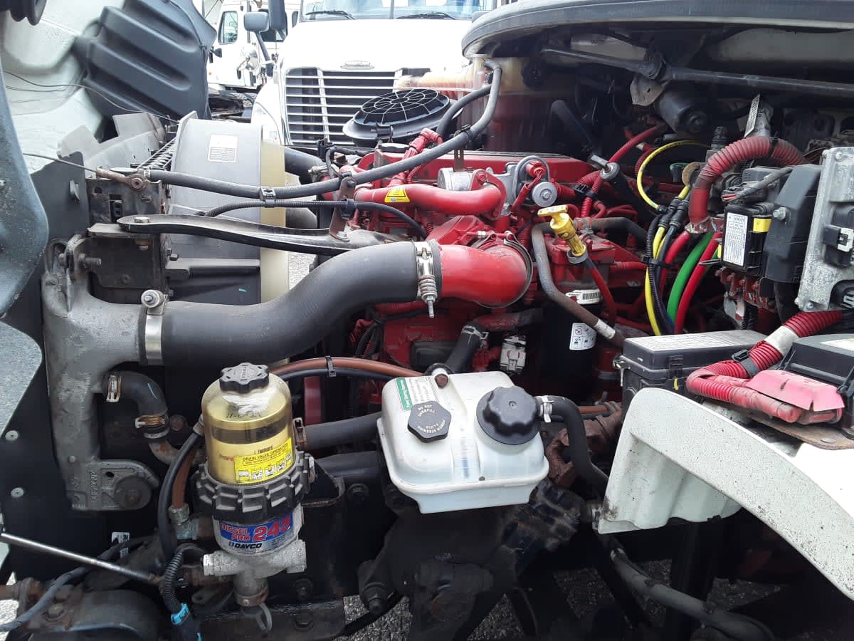 2019 Freightliner M2 106 870692
