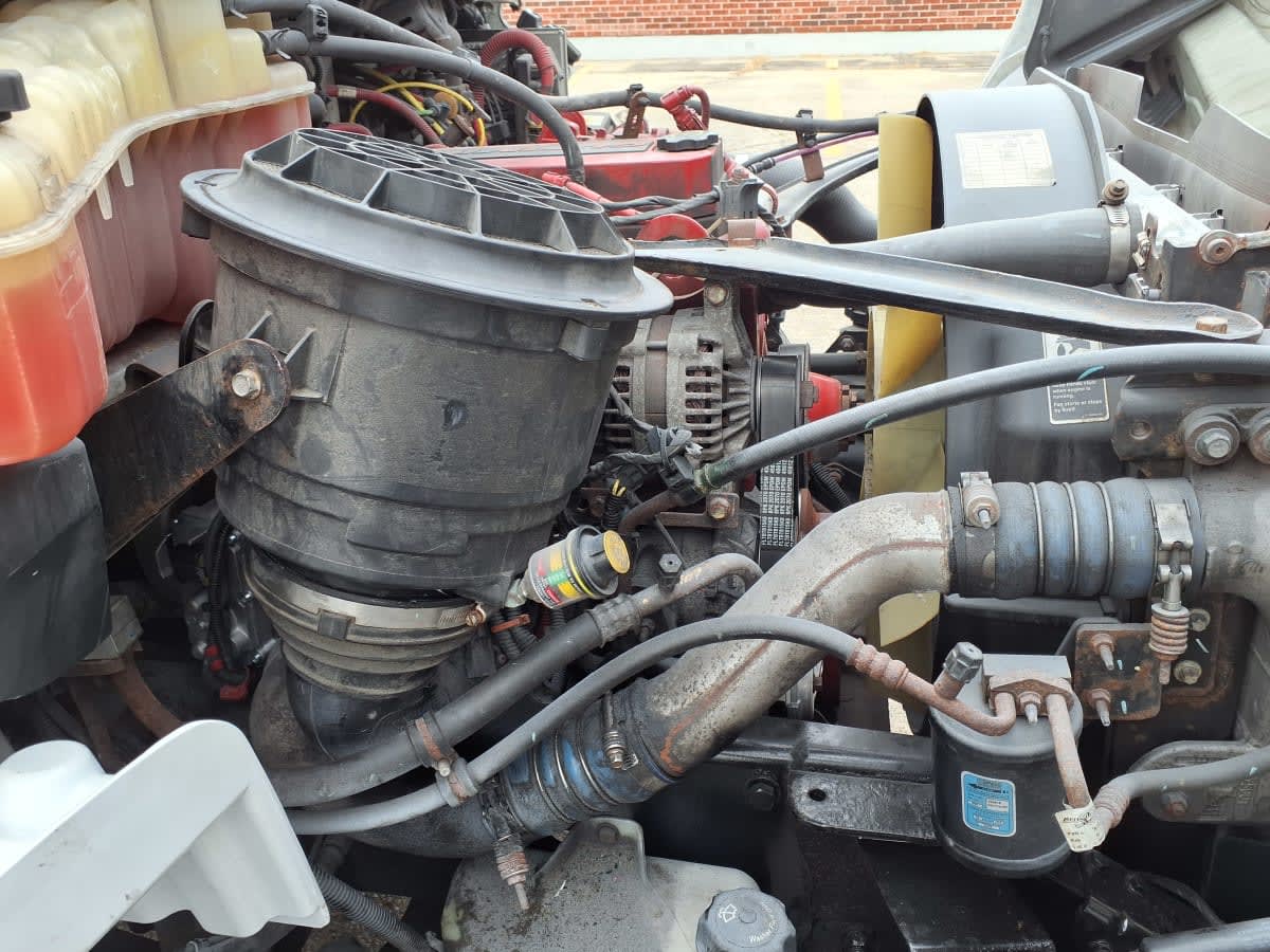 2019 Freightliner M2 106 870700