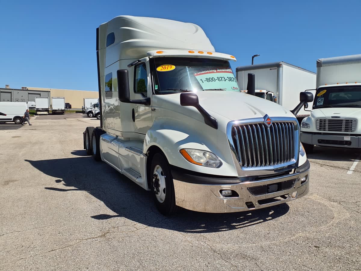 2019 Navistar International LT625 SLPR CAB 870733