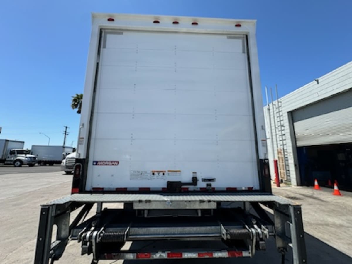 2019 Freightliner/Mercedes M2 106 870746