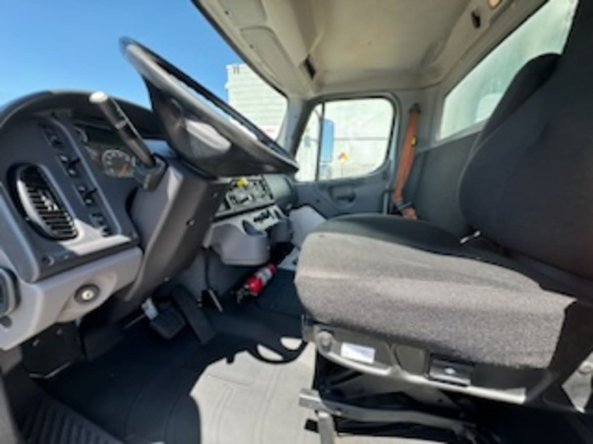 2019 Freightliner/Mercedes M2 106 870746