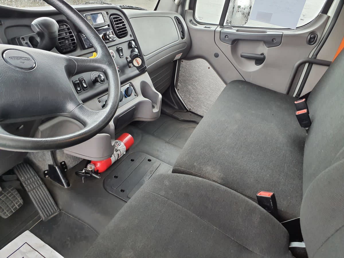 2019 Freightliner M2 106 870748