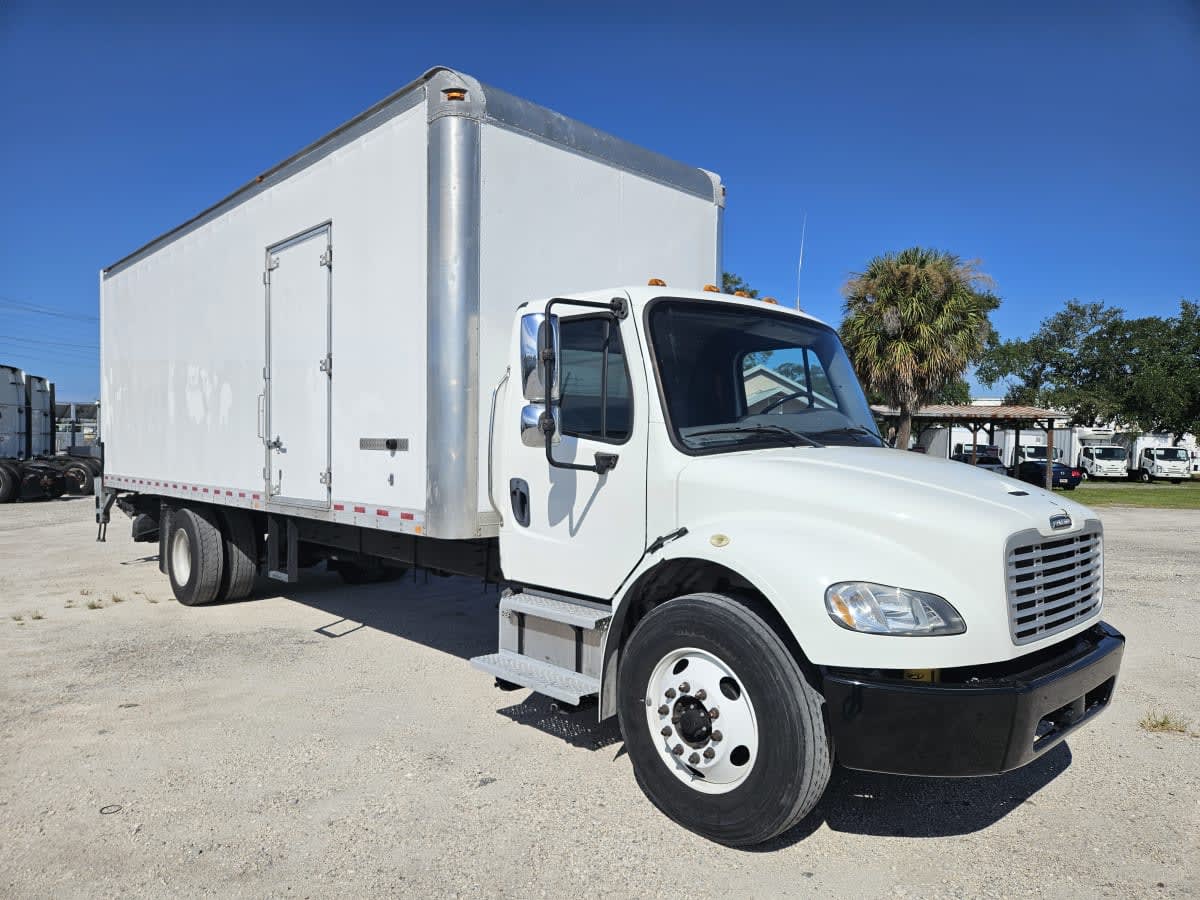 2019 Freightliner M2 106 in Orlando, FL — photo 3