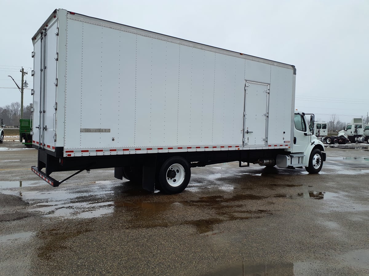 2020 Freightliner/Mercedes M2 106 870823