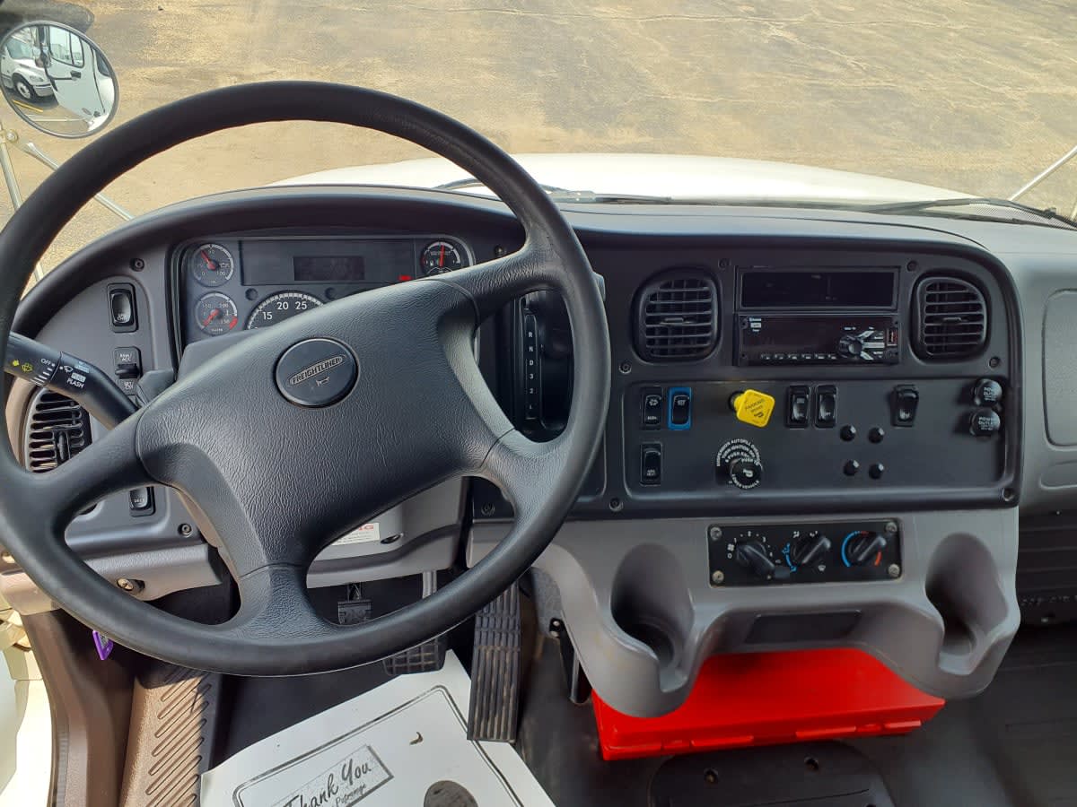 2019 Freightliner M2 106 870844