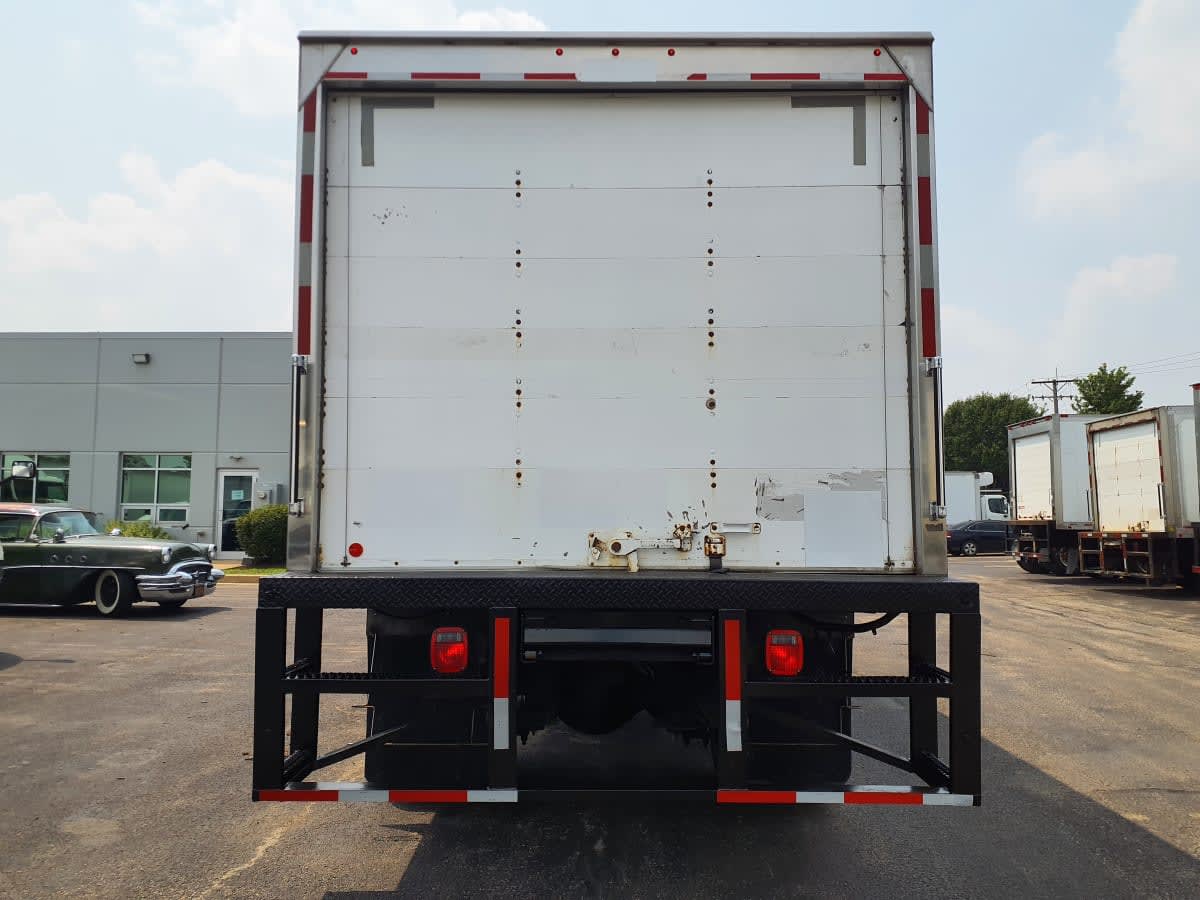 2019 Freightliner M2 106 870847
