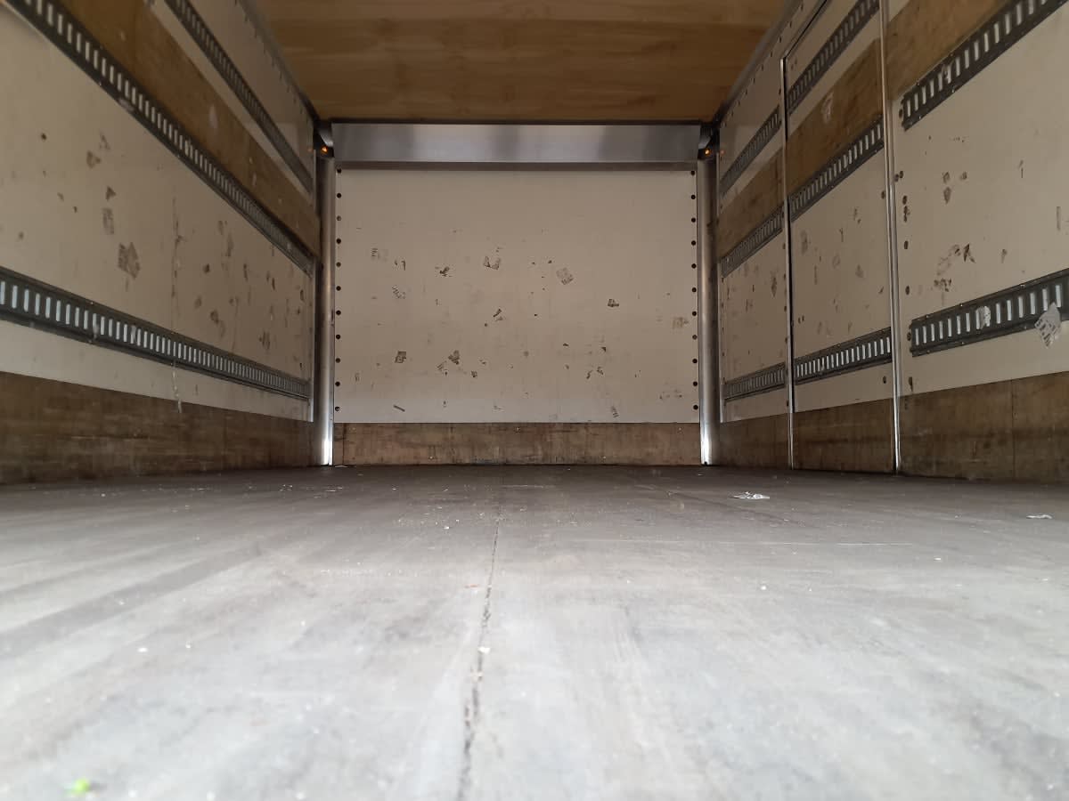 2019 Freightliner M2 106 870847