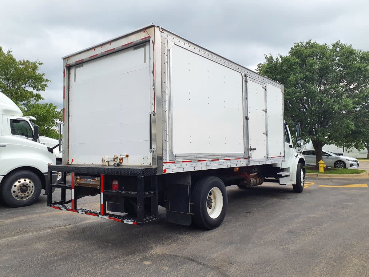 2019 Freightliner M2 106 870849