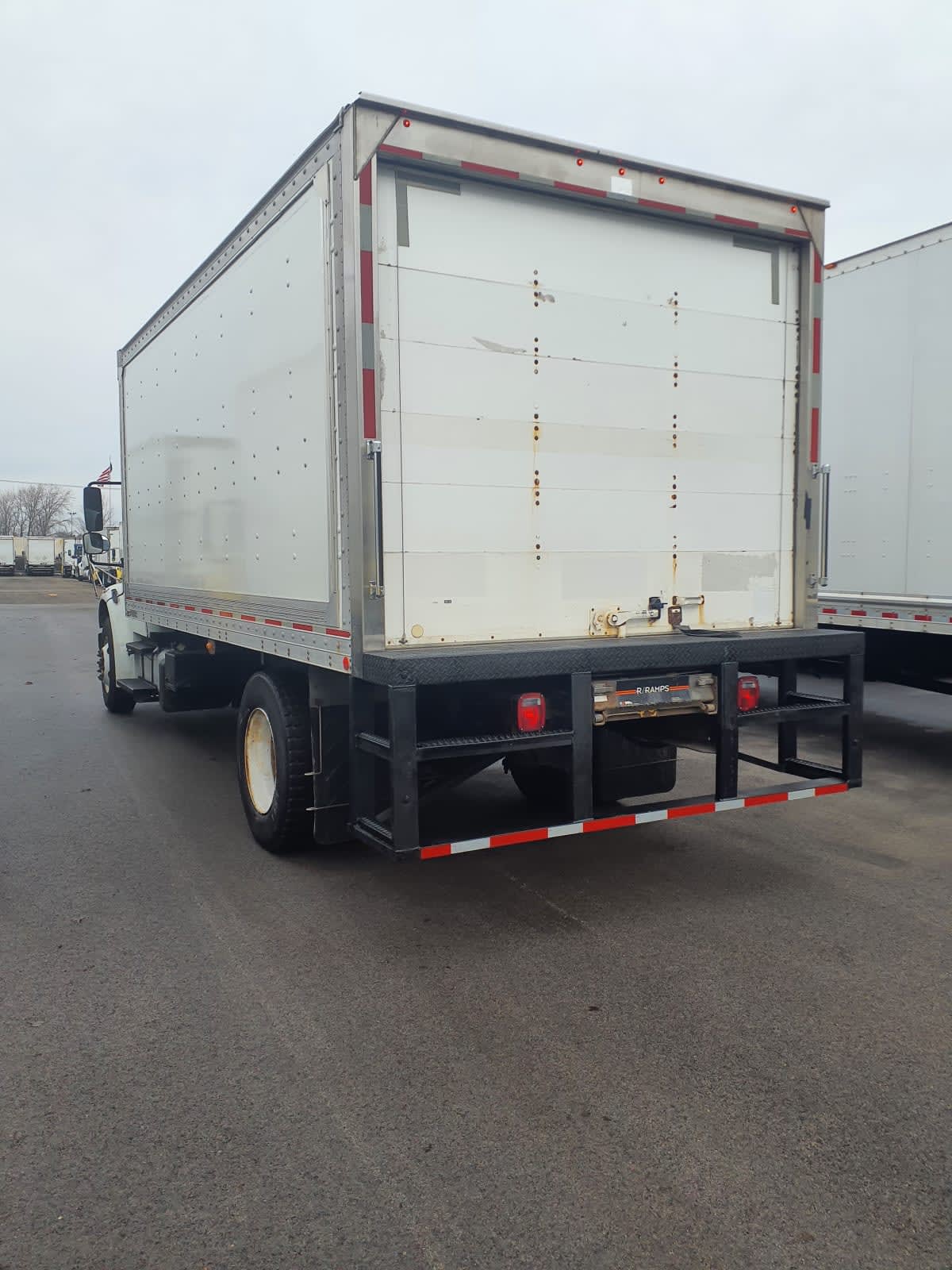 2019 Freightliner/Mercedes M2 106 870851