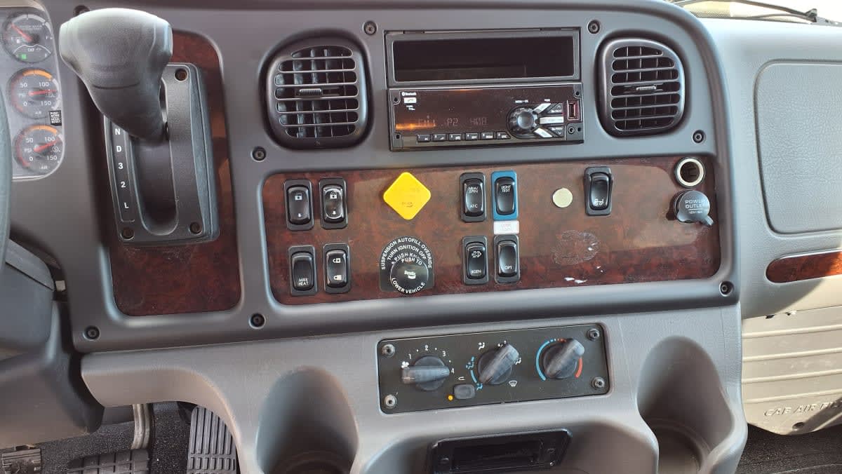 2019 Freightliner/Mercedes M2 106 870855