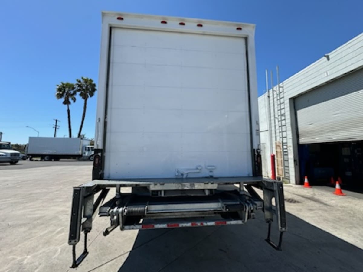 2019 Freightliner/Mercedes M2 106 870887