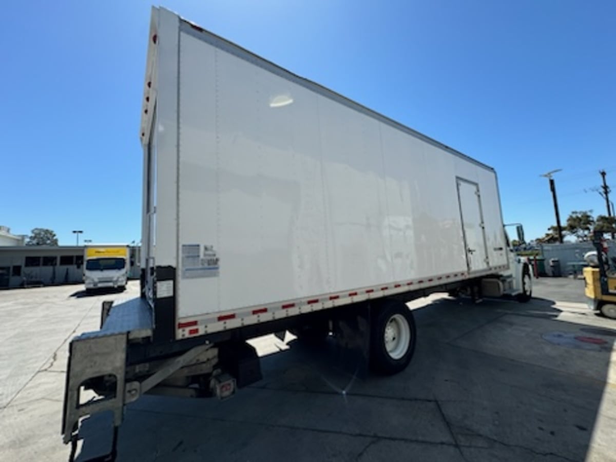 2019 Freightliner/Mercedes M2 106 870887