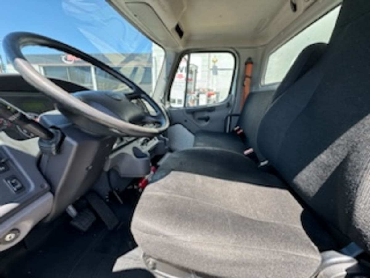 2019 Freightliner/Mercedes M2 106 870887