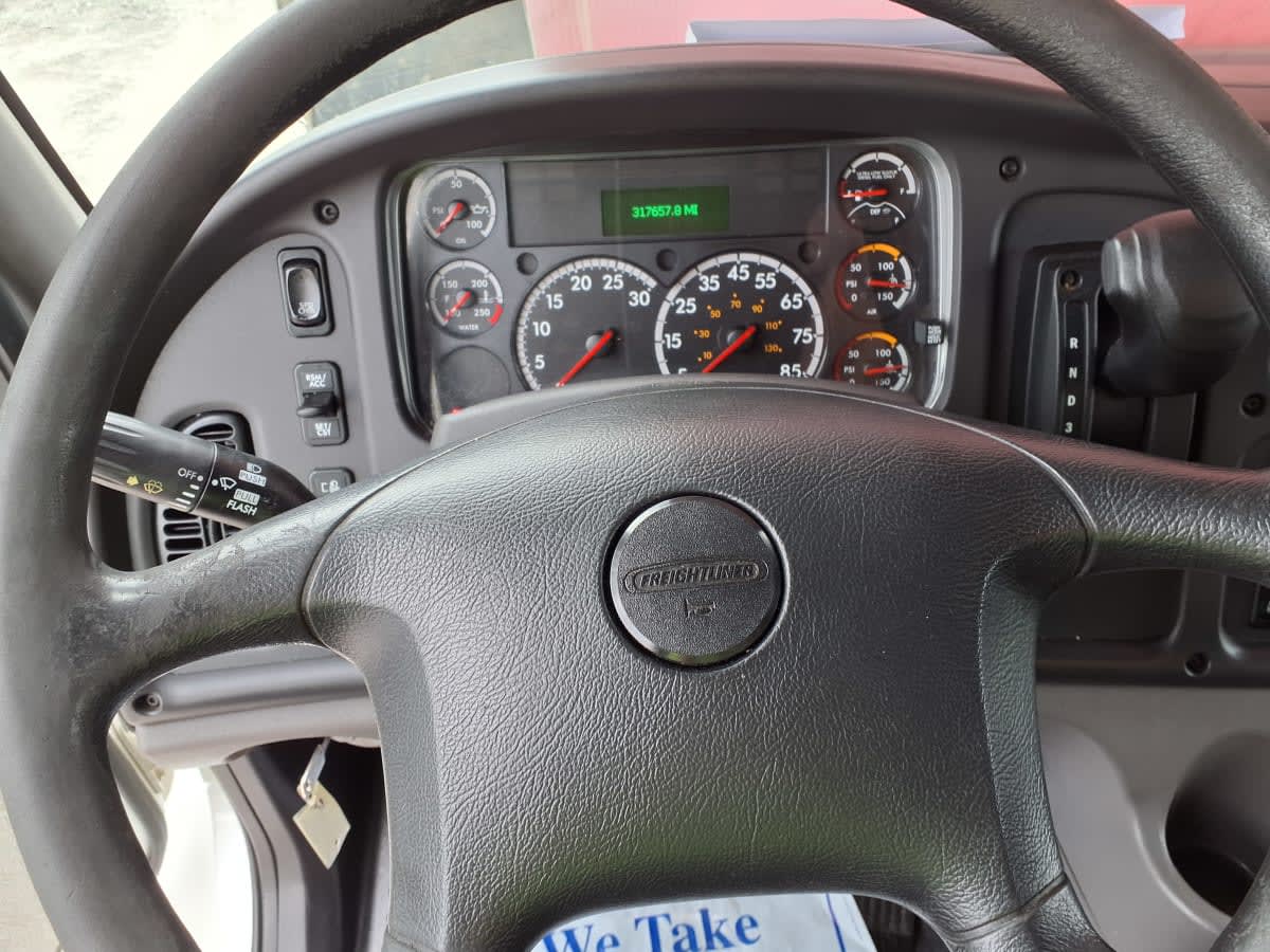 2019 Freightliner M2 106 870895