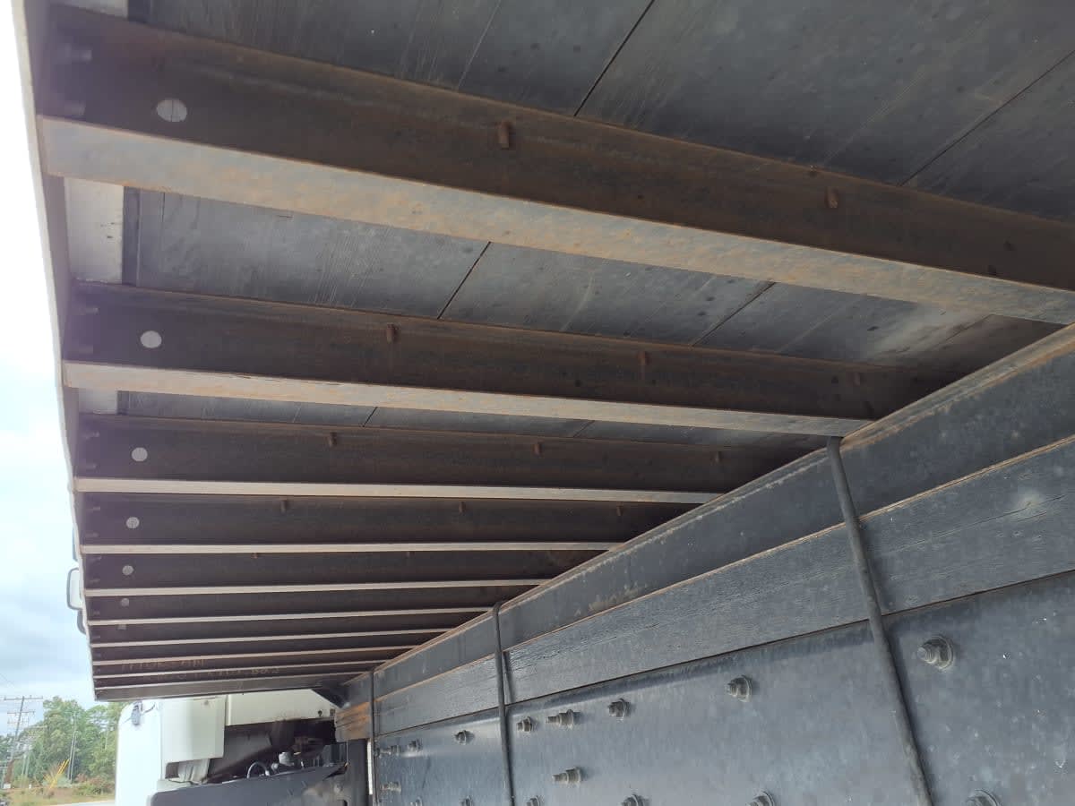 2019 Freightliner M2 106 870895