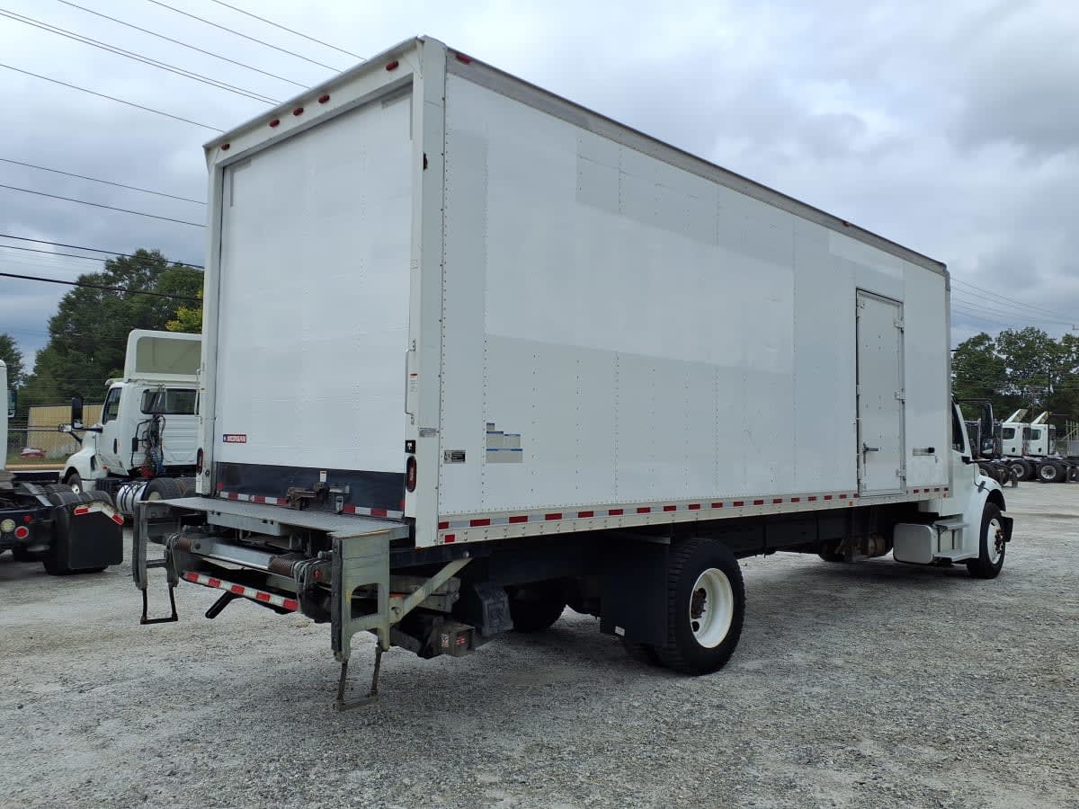2019 Freightliner M2 106 870895