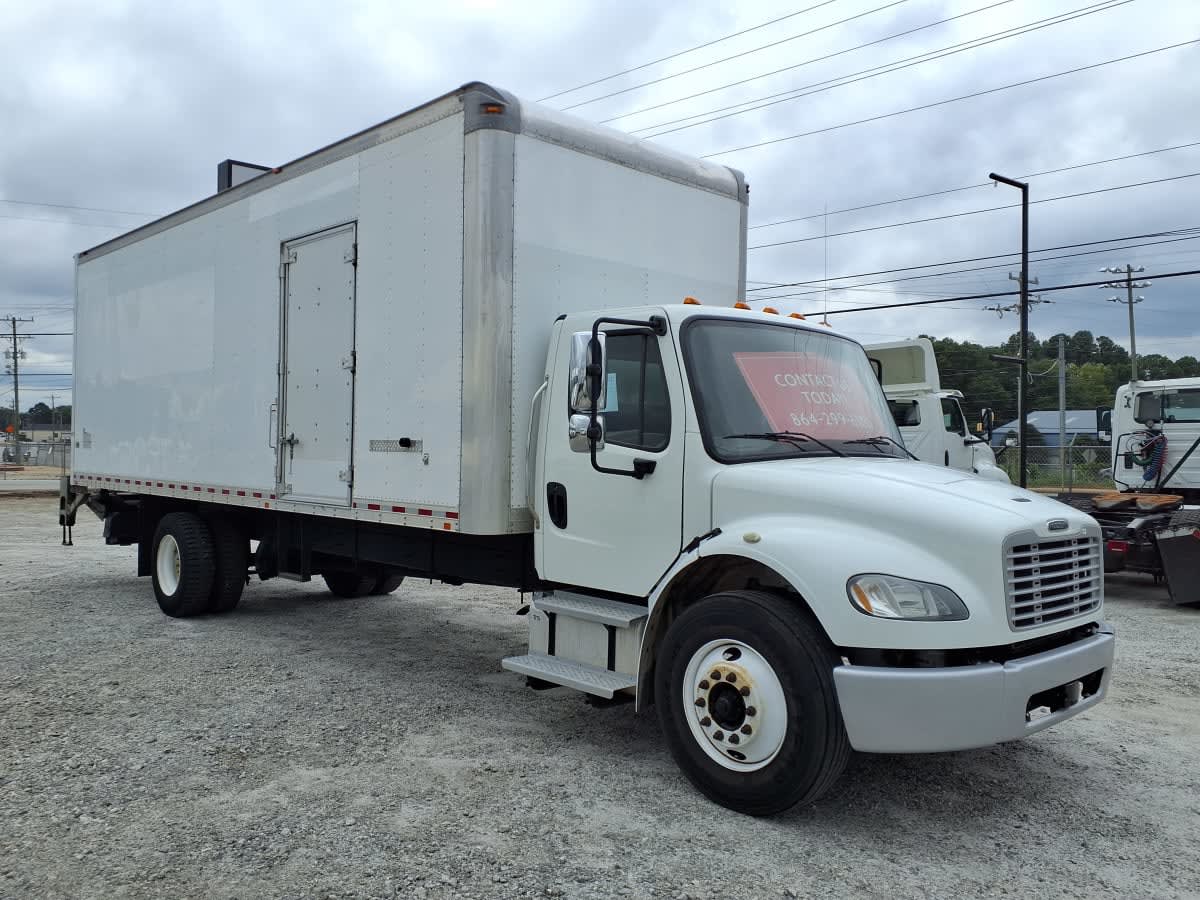 2019 Freightliner M2 106 870895