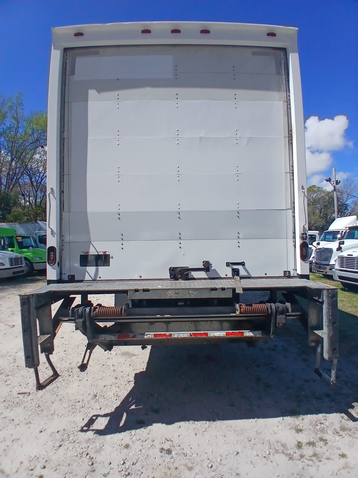 2019 Freightliner/Mercedes M2 106 870921