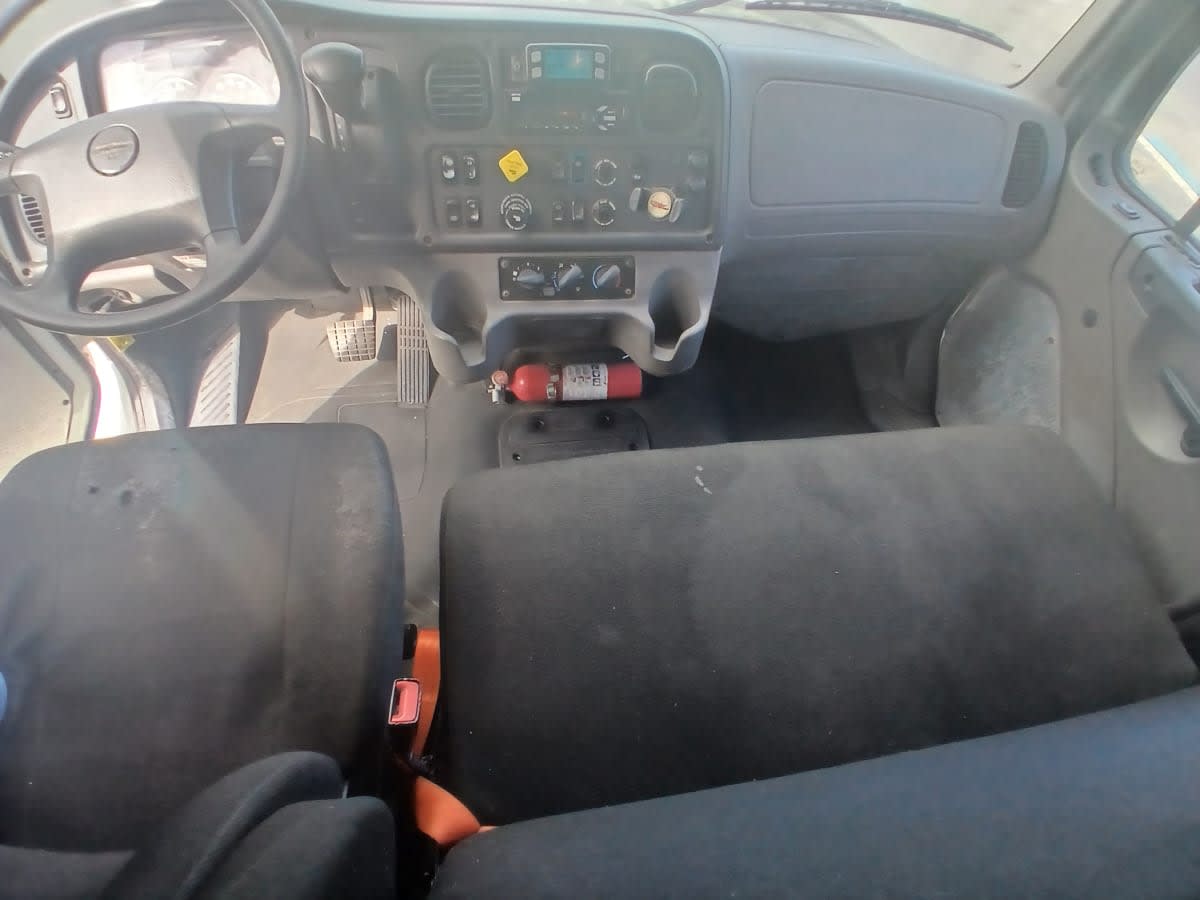 2019 Freightliner/Mercedes M2 106 870921