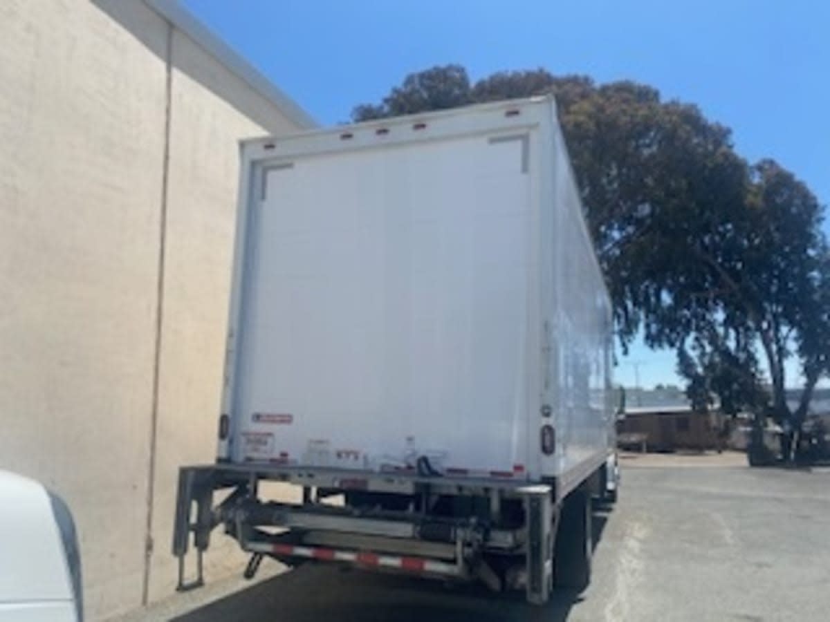 2019 Freightliner M2 106 870924