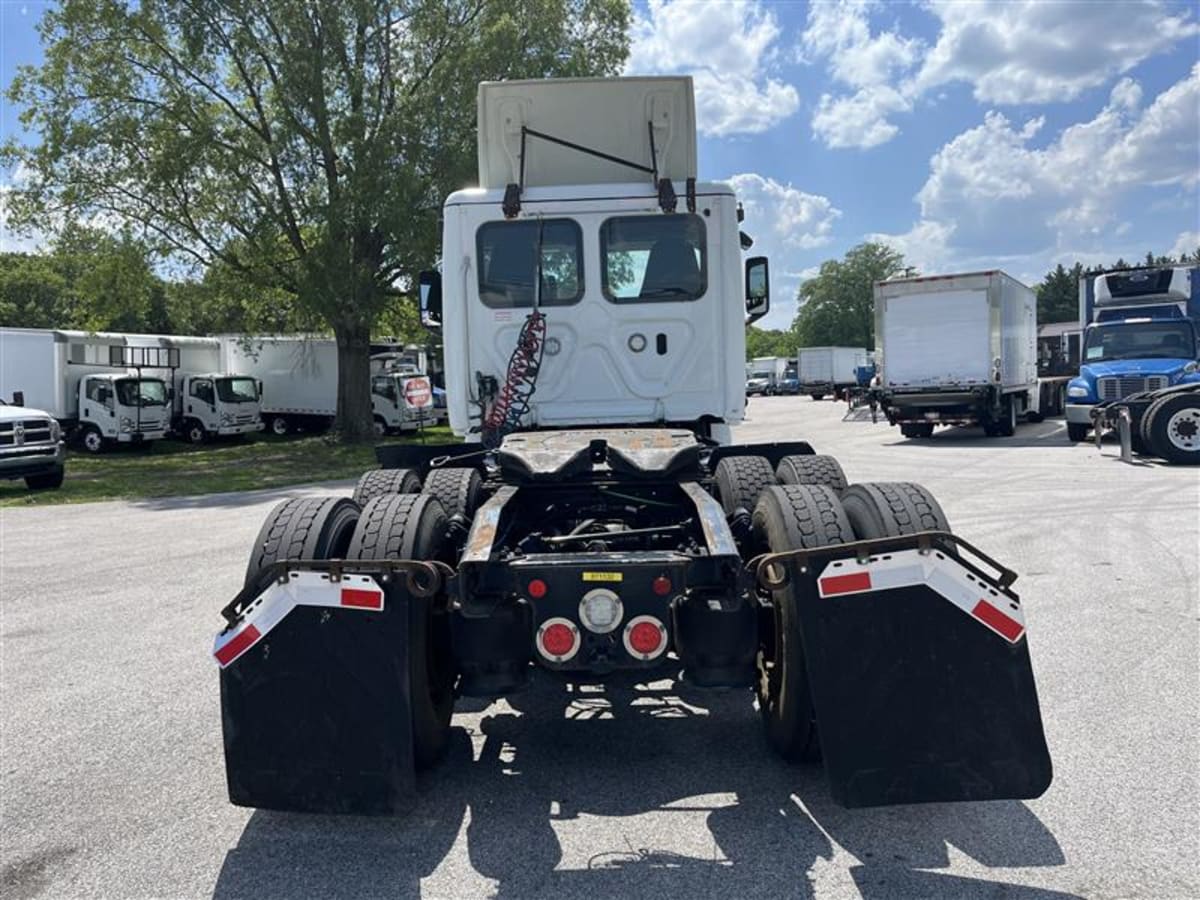 2019 Freightliner Cascadia in Beltsville, MD — photo 5